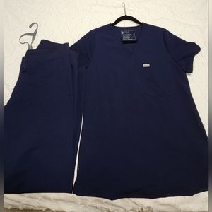Figs Scrub Set in Navy-Small Top / Small Petite Pant